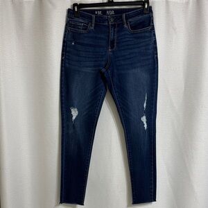 Women’s EUC, a.n.a distressed denim mid-rise Jeggings. Size 10